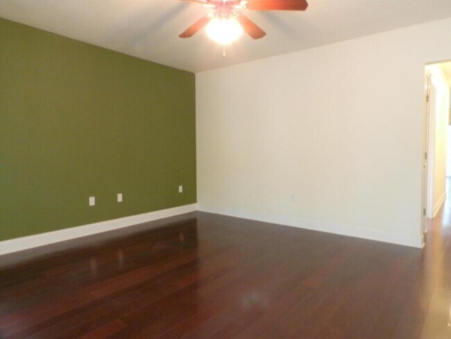 Foto del edificio - 6600 Bellaire Dr.
