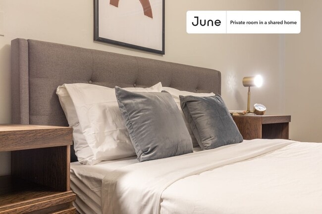 Building Photo - Room in Shared 4 bed/1 bath home