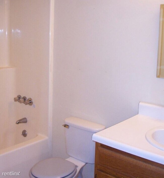 Building Photo - 3 br, 1 bath House - 102 Kim Way