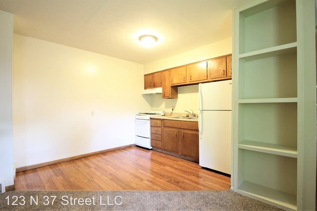 Building Photo - 123 N 37th St
