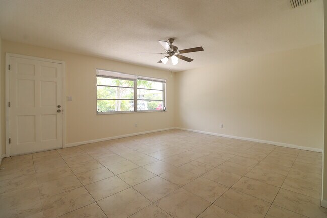 Foto del edificio - 1230 Amble Ln