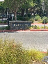 Building Photo - 2207 Lakeview Cir