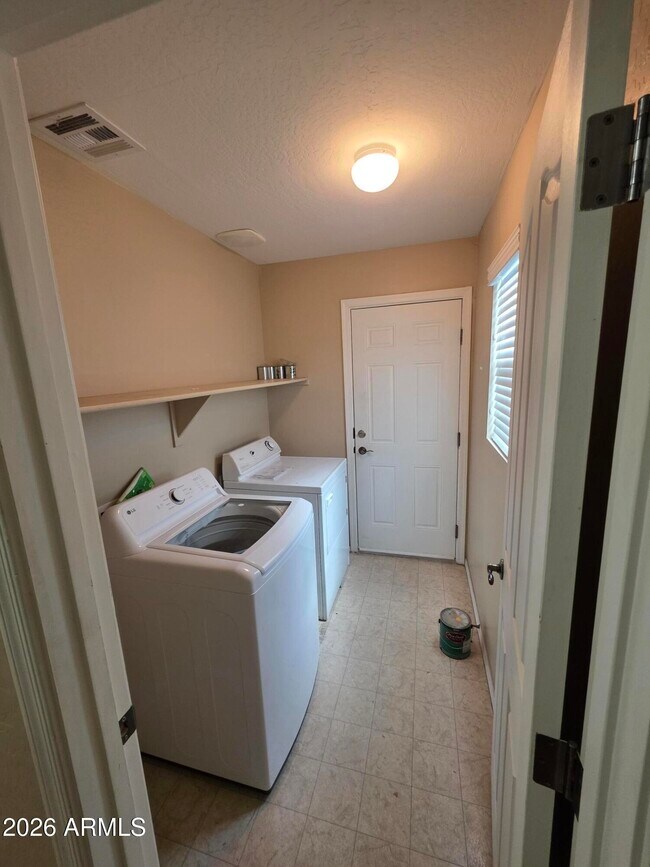 Foto del edificio - 942 W Aspen Way