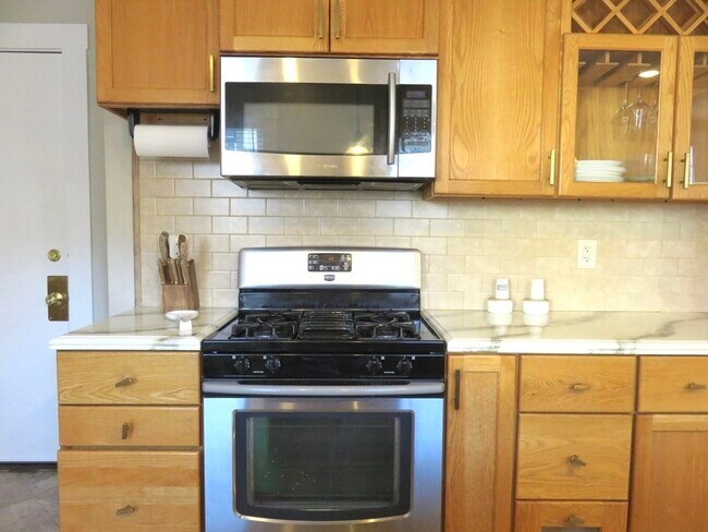 Building Photo - 17 Liberty St