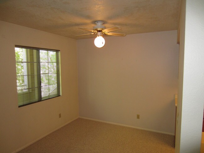 Building Photo - 1492 E Foxboro Dr