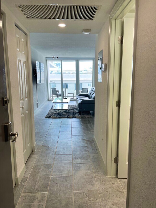 Building Photo - 209 N Fort Lauderdale Beach Blvd