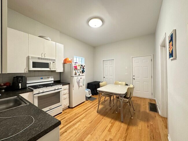 Foto del edificio - 1129 N Winchester Ave