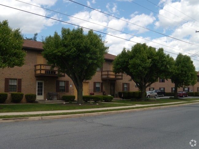 Building Photo - Franklin-Walnut Apartments