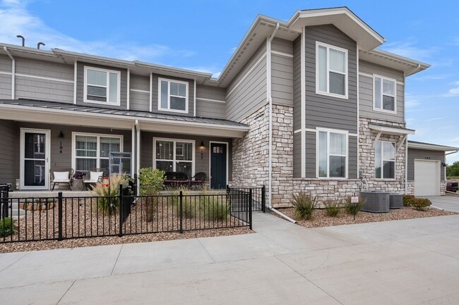 Building Photo - 350 High Point Dr