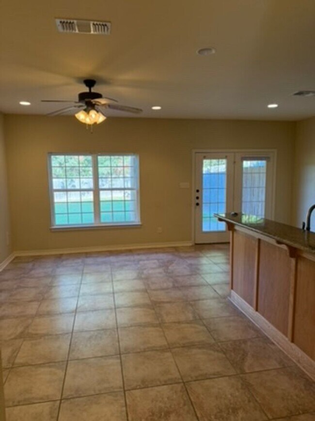 Building Photo - 1211 Cheryl St