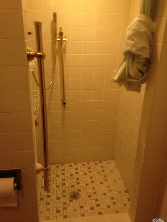 Building Photo - 85-36 52nd Ave