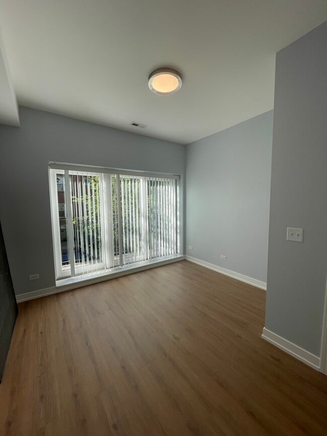 Foto del edificio - 1024 W Ainslie St