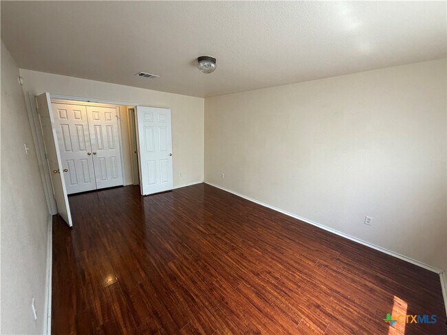 Building Photo - 212 Lottie Ln