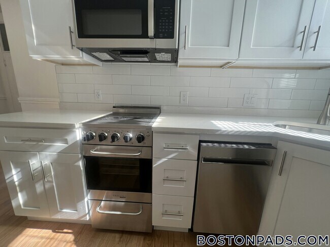 Building Photo - 175 Hemenway St