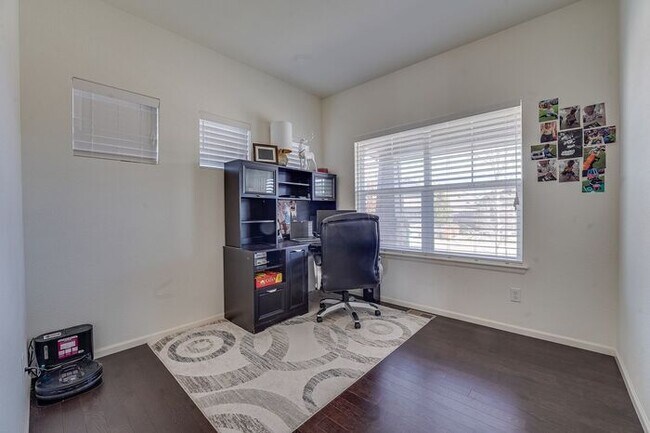 Foto del edificio - Spacious 4 bed, 2.5 Bath House in Windsor