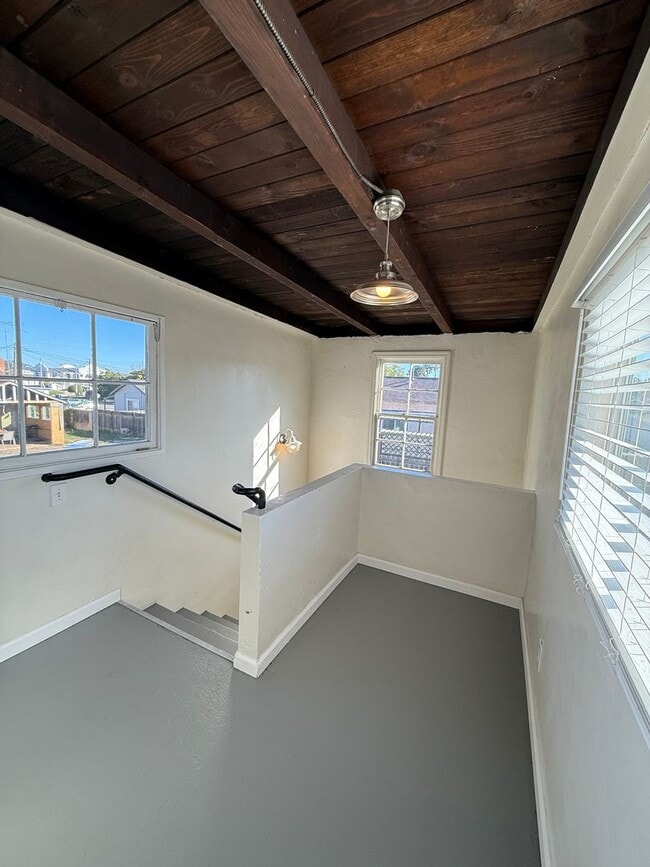 Building Photo - 217 S Gray St