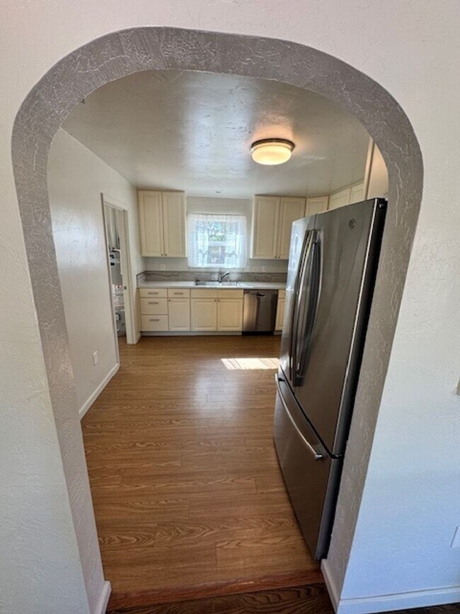 Foto del edificio - Charming Updated 4-Bedroom Home in the Garden Tract – Hardwood Floors, Central Air, 2-Car Garage ...