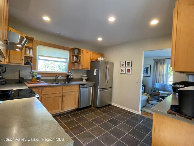 Foto del edificio - 37 Garage Place Rd