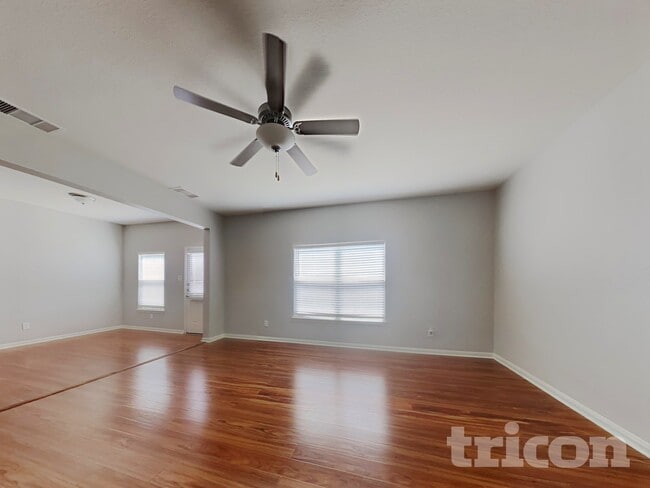 Building Photo - 216 Elm Patch Dr