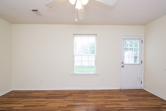 Building Photo - 52 Middleton Ct SE