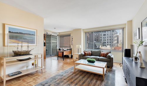 Foto principal - 305 E 74th St