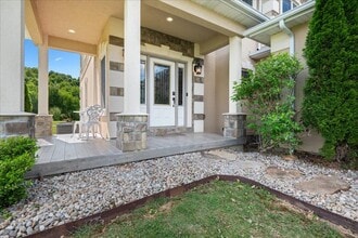 Building Photo - 200 Crooked Creek Dr