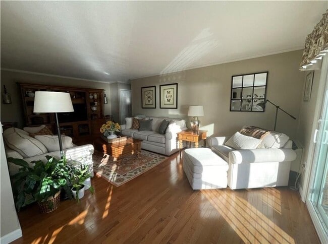 Foto del edificio - 41 Bullocks Point Ave