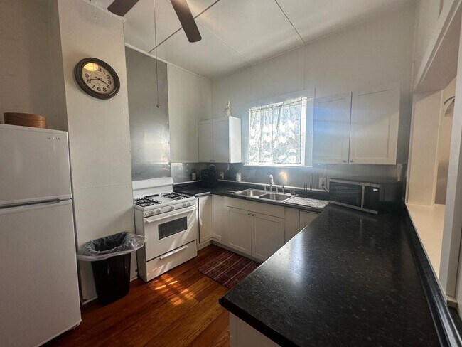 Foto del edificio - Salem Charm!