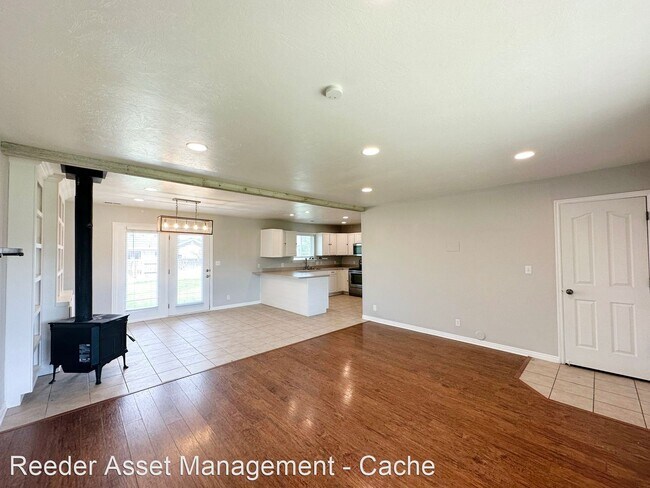 Building Photo - 4 br, 2 bath House - 903 West 2730 South
