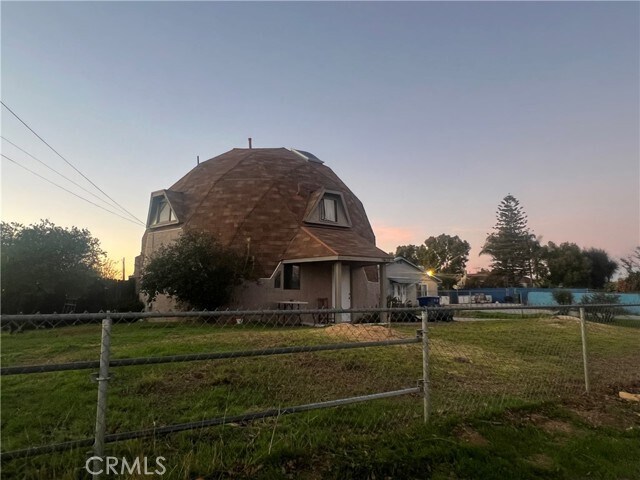 Building Photo - 5870 Robinson Ave