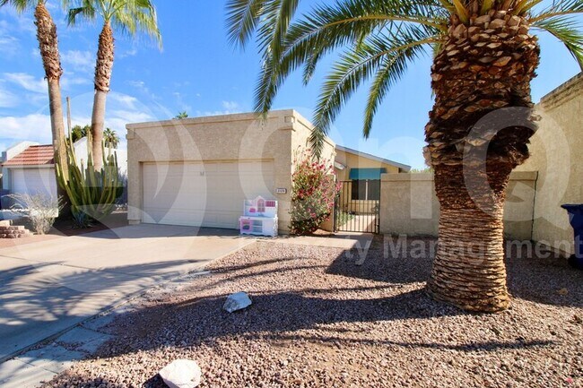 Building Photo - 2129 N Villas Ln