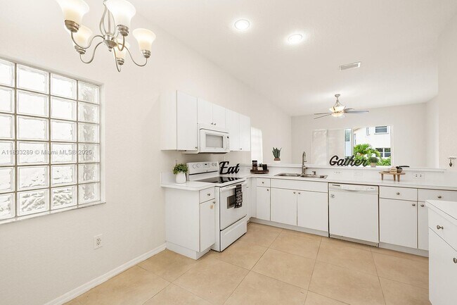 Foto del edificio - 1941 NW 171st Ave