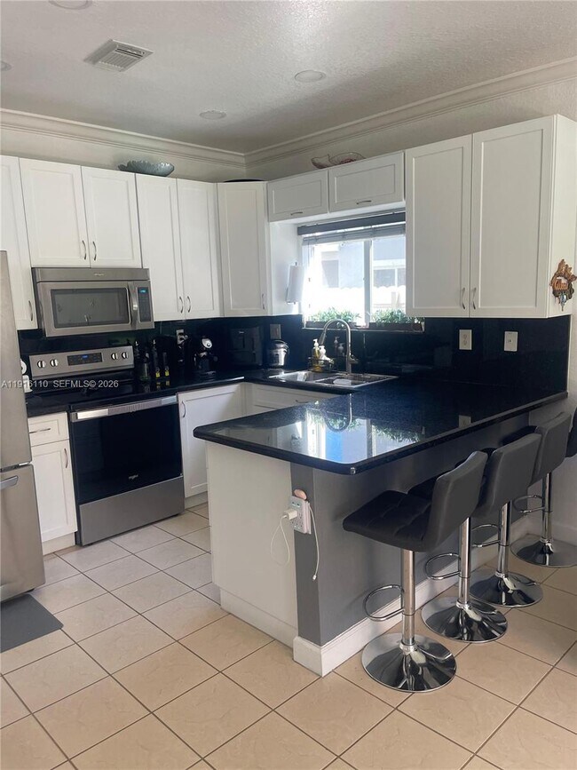 Foto del edificio - 3102 NE 3rd Dr