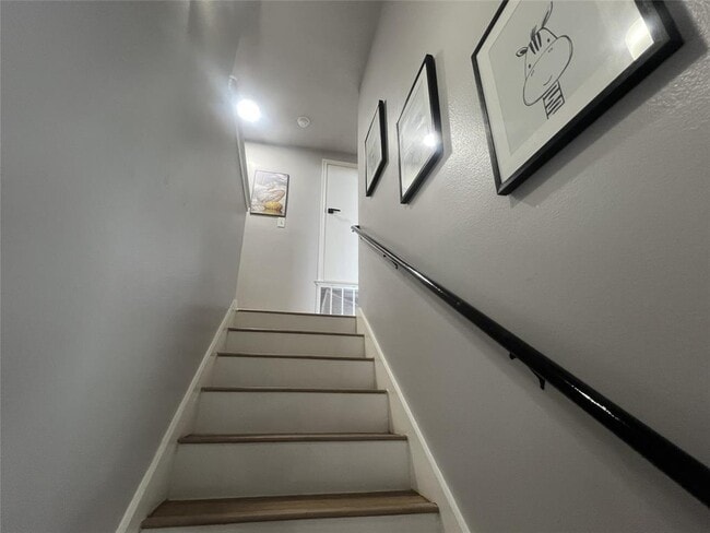 Building Photo - 2411 Glen Field Dr
