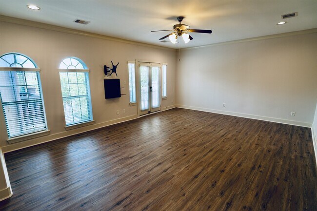 Foto del edificio - 4020 Childress St