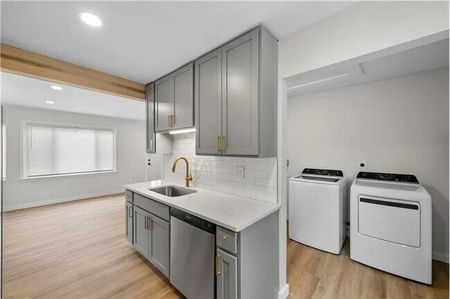 Building Photo - 13410 Wainfleet Ave