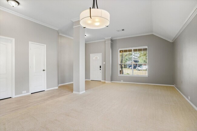 Building Photo - 402 Abbey Ln