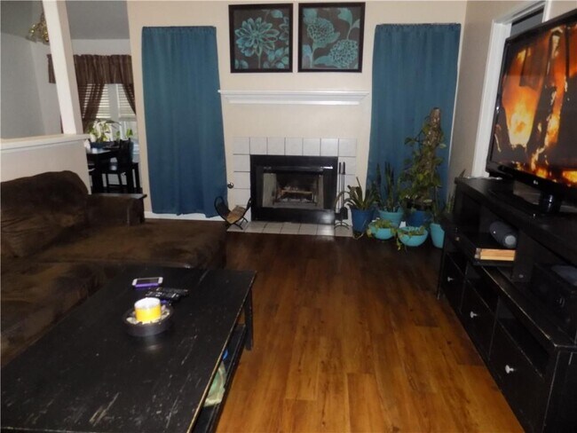 Building Photo - 321 Juniper Dr