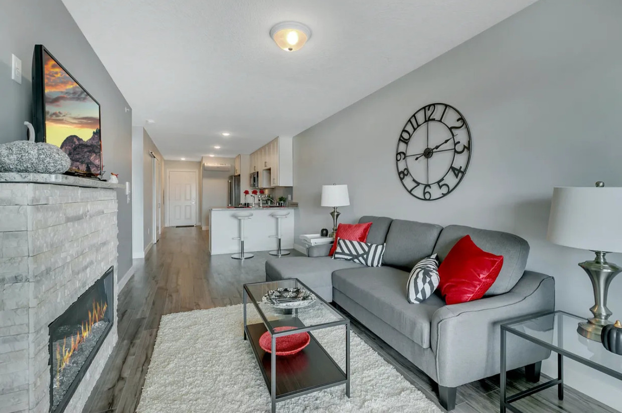 Foto principal - Crossroads Lofts & Shops