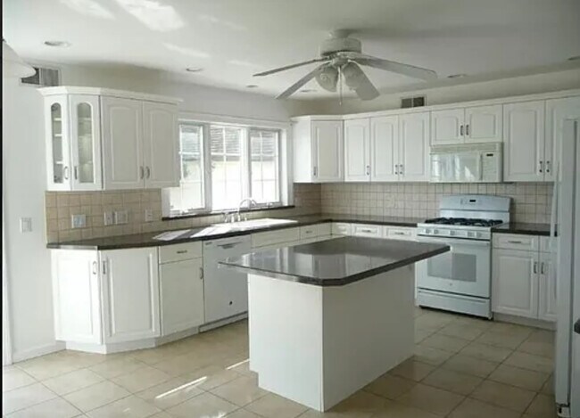 Foto del edificio - 55 Stratford Ave