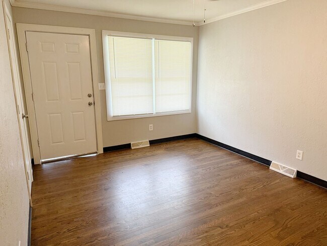 Foto del edificio - 1021-1021 S Appleton Ave