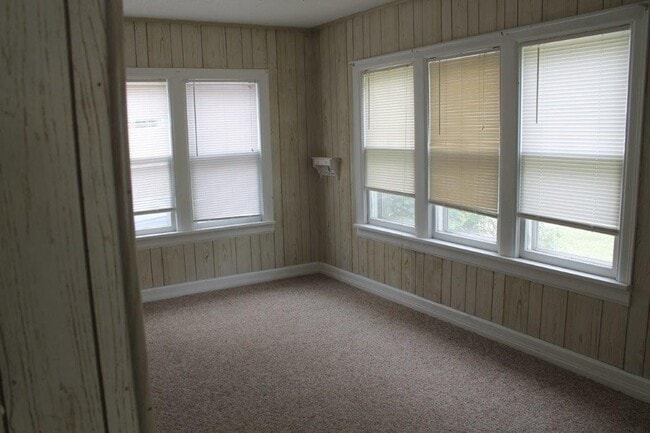 Building Photo - 471 Elm Ave