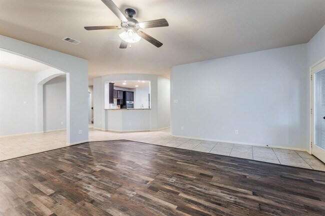 Foto del edificio - 670 Cumberland Ridge Ln
