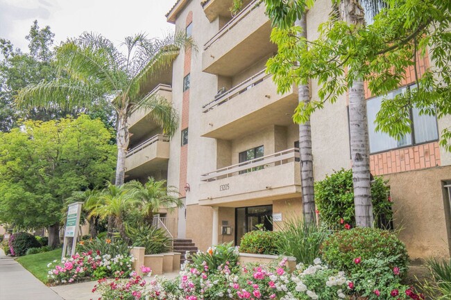 Building Photo - 13205 Riverside Dr