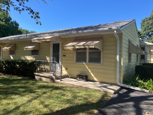 Building Photo - 811 NW B St