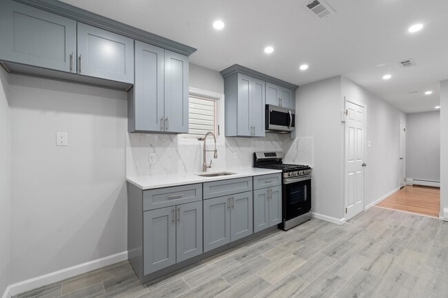 Building Photo - 144 W 30th St