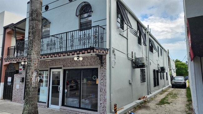 Foto del edificio - 2272 SW 8th St