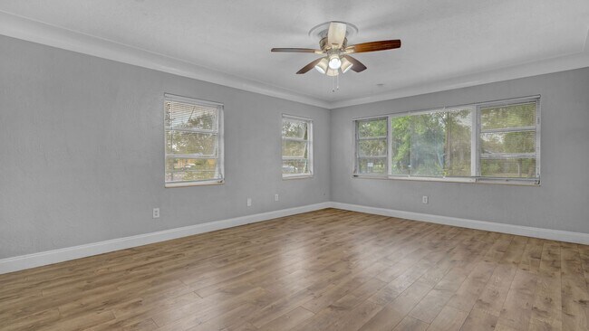Building Photo - Urban Oasis: Spacious 5 Bed, 2 Bath Home i...