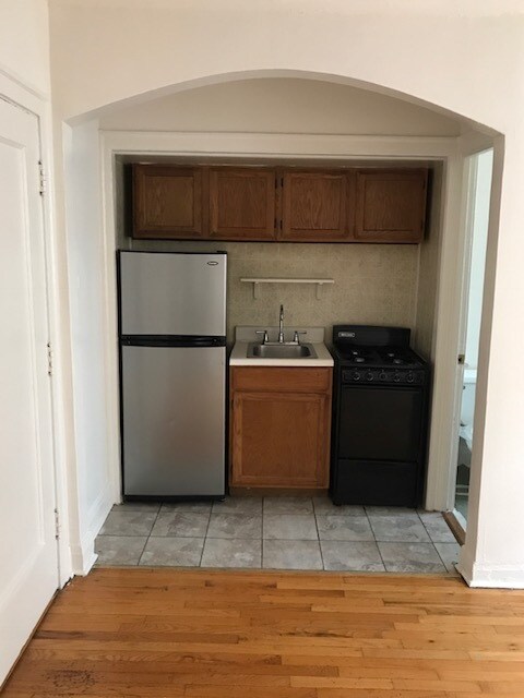 Building Photo - 640 Briar
