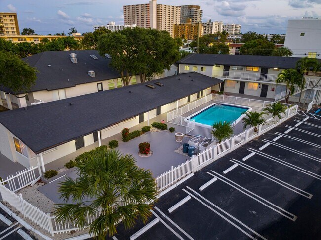 Foto del edificio - 1020 N Riverside Dr